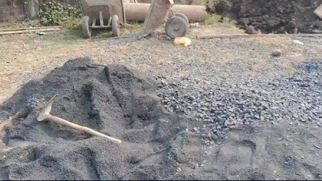 गुणवत्ताहीन हो रहा नाली निर्माण कार्य, रेत की जगह धूल भरी डस्ट का किया जा रहा है उपयोग | New India Times