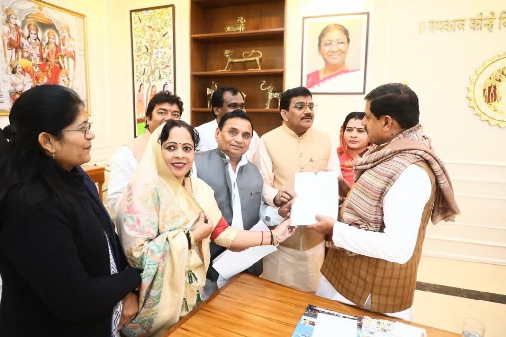 सांसद ज्ञानेश्वर पाटिल ने खंडवा को संभाग का मुख्यालय बनाने हेतु सीएम को सौंपा मांग पत्र | New India Times