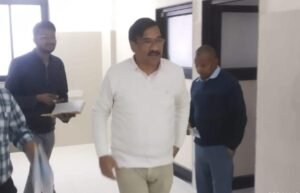 नेताओं के चेहरे देखकर स्वास्थ्य संस्थाओं के औचक निरीक्षण के दौरान सीएमएचओ ने की कार्यवाही | New India Times