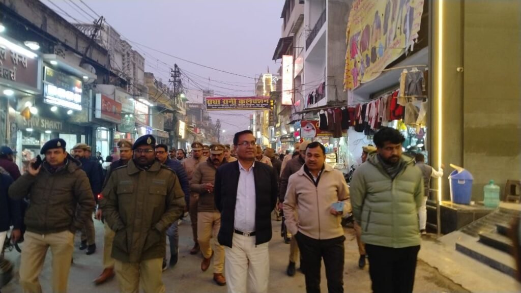 डीएम व एसपी ने सदर थाने से लेकर बहादुरगंज पचराहे तक किया पैदल मार्च | New India Times