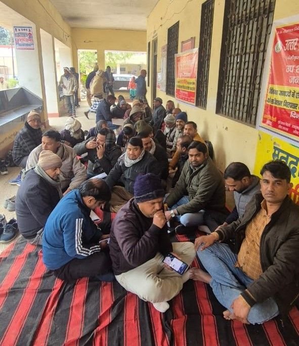 लेखपाल संघ तहसील उप शाखा इटवा ने धरना प्रदर्शन कर मुख्यमंत्री के नाम एसडीएम को सौंपा ज्ञापन | New India Times