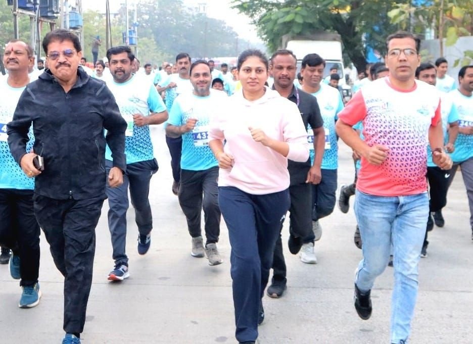 जलगांव में आयोजित मैराथन में प्रतिभागी बनी रक्षा खडसे, कब बनेंगे ब्लॉक में खेल स्टेडियम | New India Times
