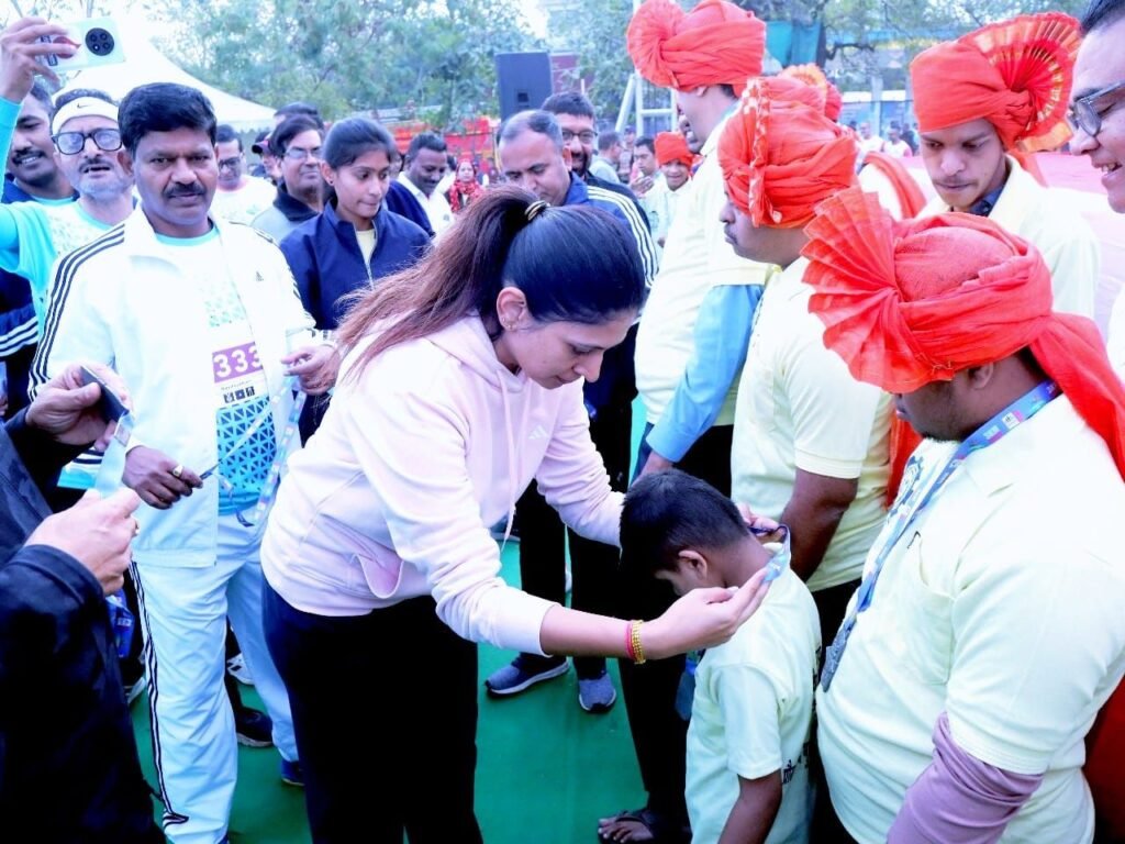 जलगांव में आयोजित मैराथन में प्रतिभागी बनी रक्षा खडसे, कब बनेंगे ब्लॉक में खेल स्टेडियम | New India Times