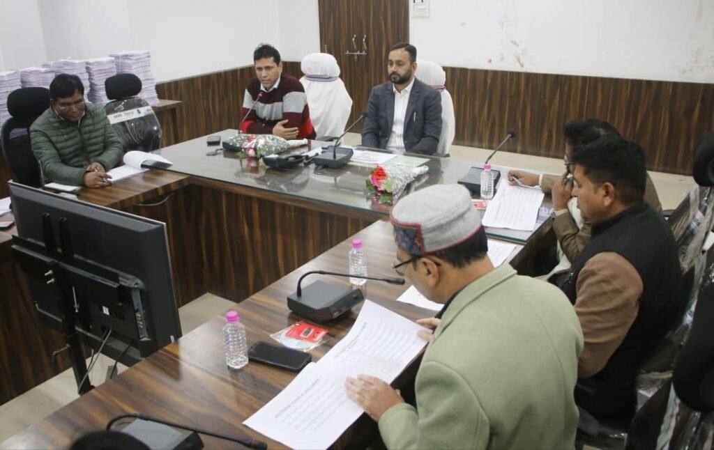 कलेक्टर को सौंपी गई मतदाता सूची | New India Times