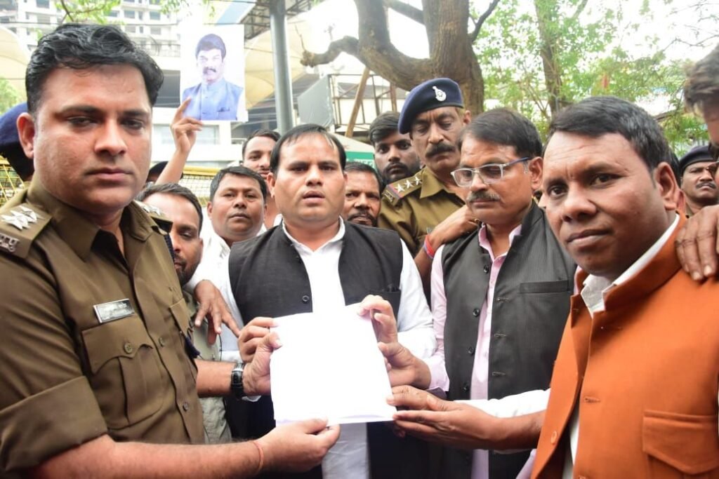 सौरभ शर्मा भ्रष्टाचार कांड में सीबीआई जांच और मंत्री गोविंद राजपूत की बर्खास्तगी की मांग को लेकर कांग्रेस अजा विभाग ने किया मंत्री राजपूत के बंगले का घेराव | New India Times