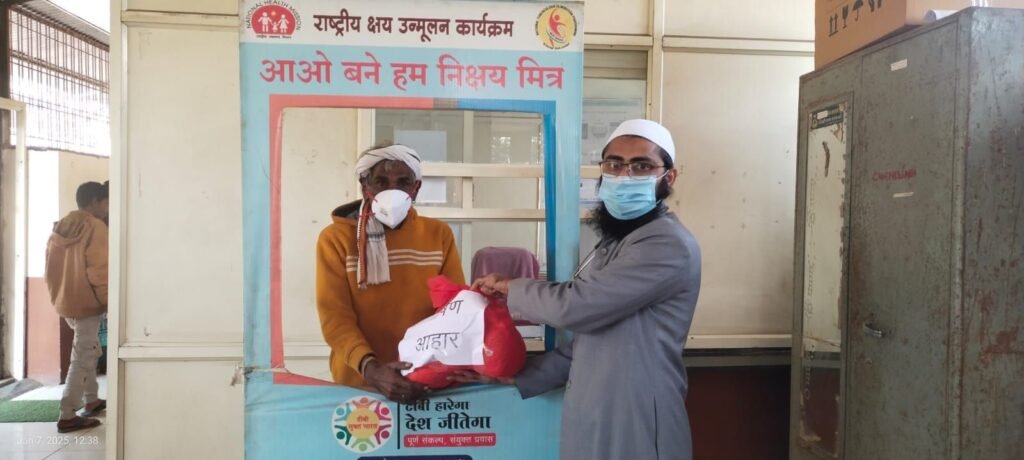 5 टीबी रोगियों को फूड बास्केट कलेक्टर ने निक्षय मित्र बनाकर किए प्रदान | New India Times
