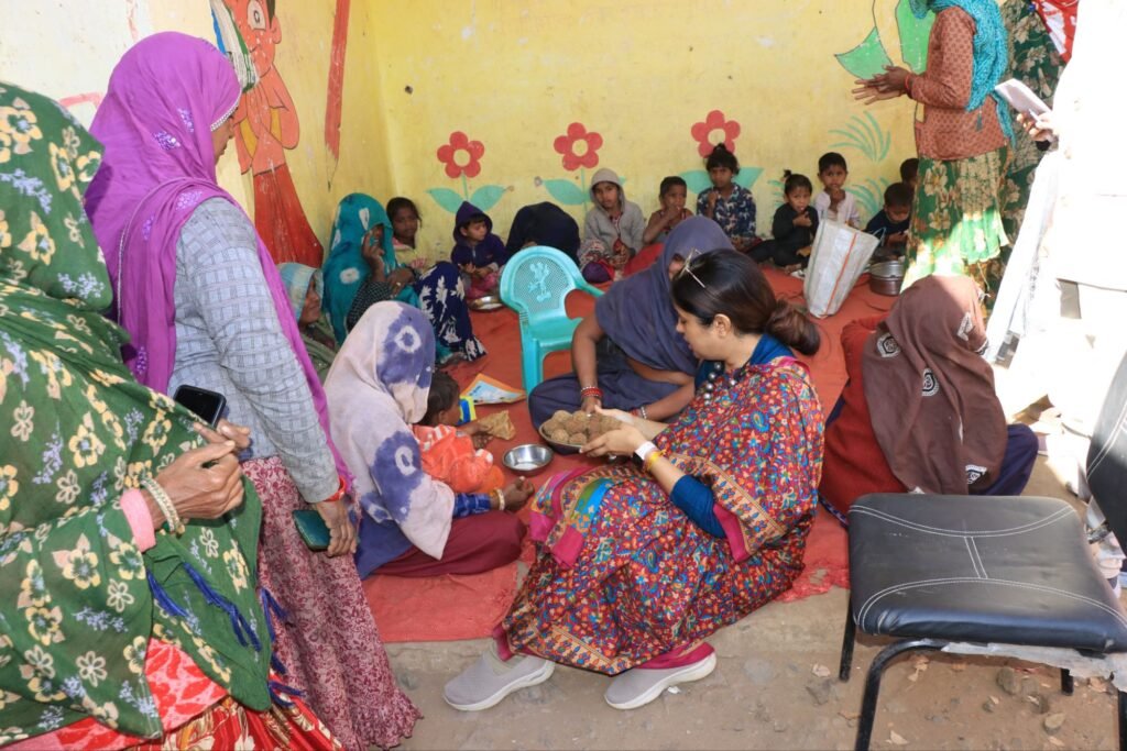 कलेक्टर ने आंगनवाड़ी केन्द्र पलासड़ी में मोटी आई व कुपोषित बच्ची से की भेंट और बच्ची की सेहत के बारे में ली जानकारी | New India Times