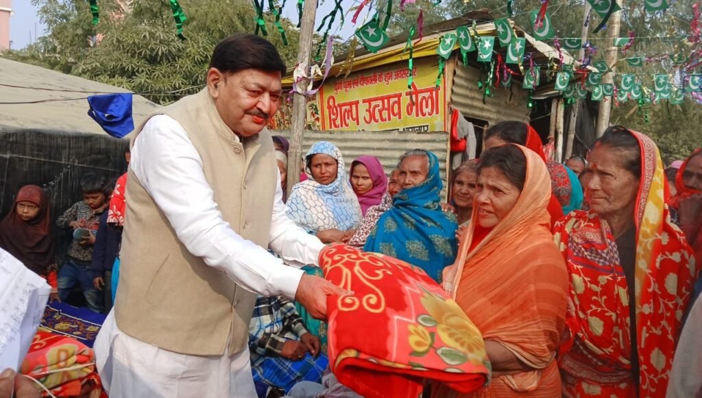 भागलपुर विधायक अजीत शर्मा ने सैकड़ों लोगों को बांटे कंबल | New India Times