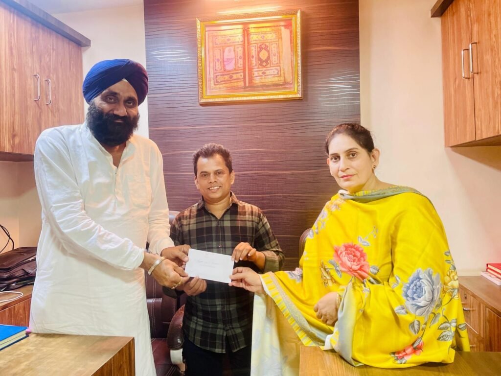 शैली कीर ने बेटी महक के जन्मदिन पर कैंसर पीड़ित बच्चे के लिए उसके परिजनों को दी आर्थिक सहायता | New India Times