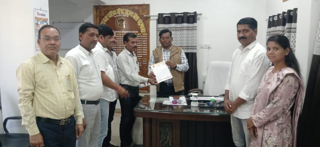 पांढुर्णा प्रधानमंत्री आवास योजना गरीबों को पुर्व की तरह टैक्स रसीद पर योजना का मिले लाभ | New India Times