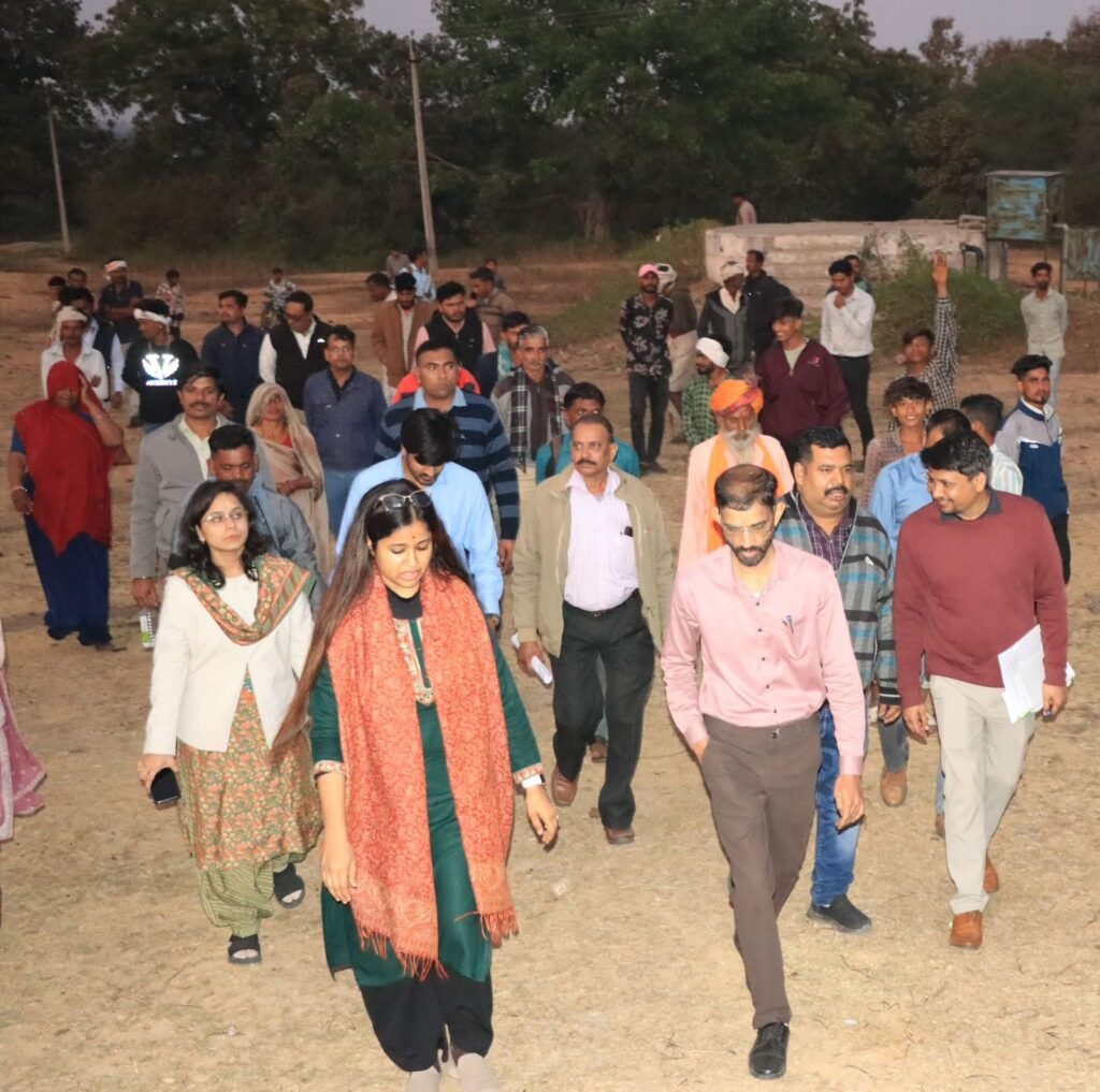 राणापुर के देवल फलीया में चौपाल में कलेक्टर ने ग्रामीणों से की चर्चा | New India Times