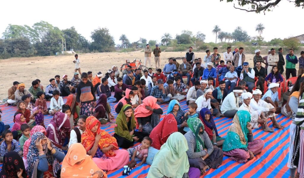 राणापुर के देवल फलीया में चौपाल में कलेक्टर ने ग्रामीणों से की चर्चा | New India Times