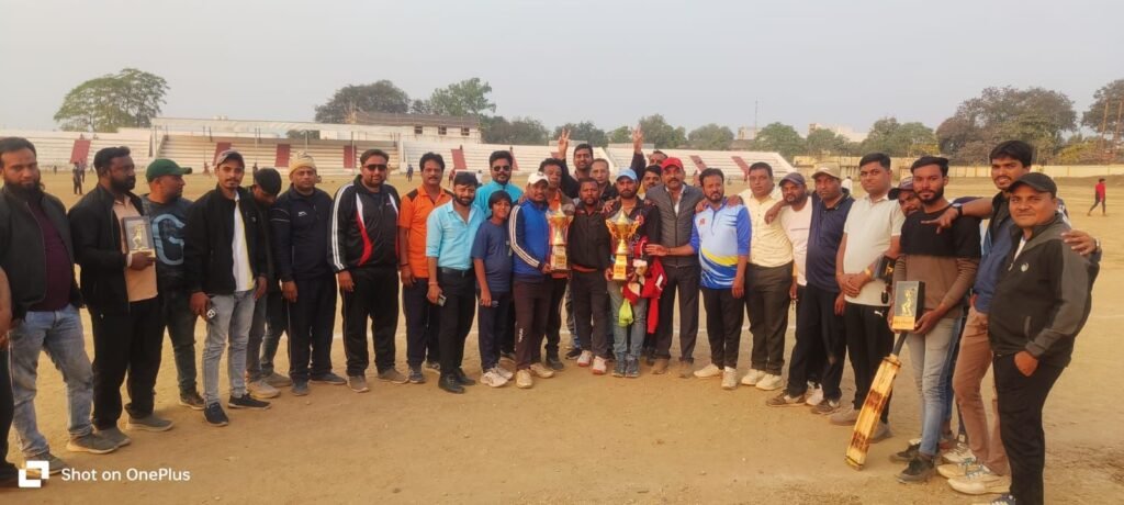 जिले के पत्रकारों की पहली क्रिकेट मैच स्पर्धा का हुआ समापन, फाइनल मैच में पेटलावाद ने थांदला को 8 रनों से हराया 2 जिले के पत्रकारों की पहली क्रिकेट मैच स्पर्धा का हुआ समापन, फाइनल मैच में पेटलावाद ने थांदला को 8 रनों से हराया | New India Times