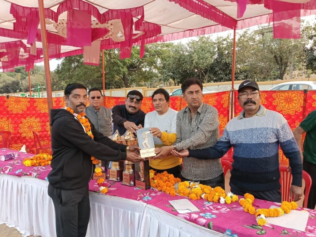 जिले के पत्रकारों की पहली क्रिकेट मैच स्पर्धा का हुआ समापन, फाइनल मैच में पेटलावाद ने थांदला को 8 रनों से हराया 5 जिले के पत्रकारों की पहली क्रिकेट मैच स्पर्धा का हुआ समापन, फाइनल मैच में पेटलावाद ने थांदला को 8 रनों से हराया | New India Times