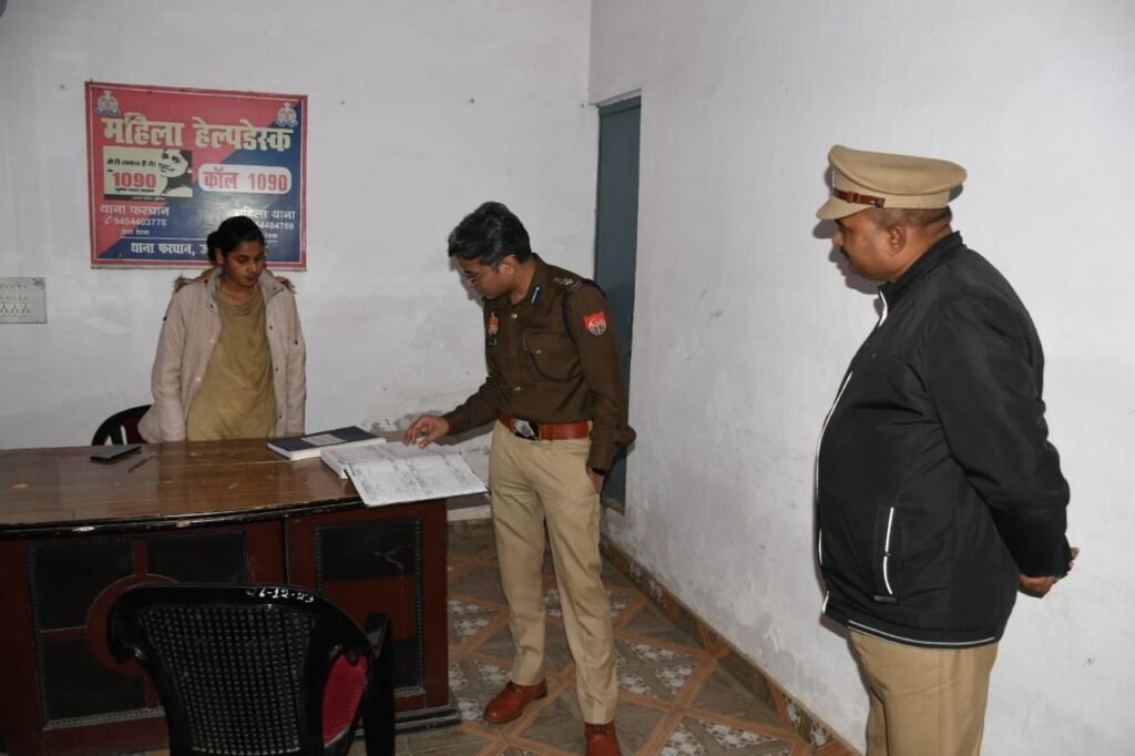 पुलिस अधीक्षक खीरी संकल्प शर्मा द्वारा थाना फरधान का किया आकस्मिक निरीक्षण | New India Times