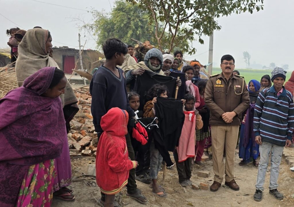 गर्म कपड़े पाते ही जरूरतमंदों के खुशी से खिल उठे चेहरे, इंस्पेक्टर ने कहा फोटो खिंचवाना मेरा उद्देश्य नहीं | New India Times