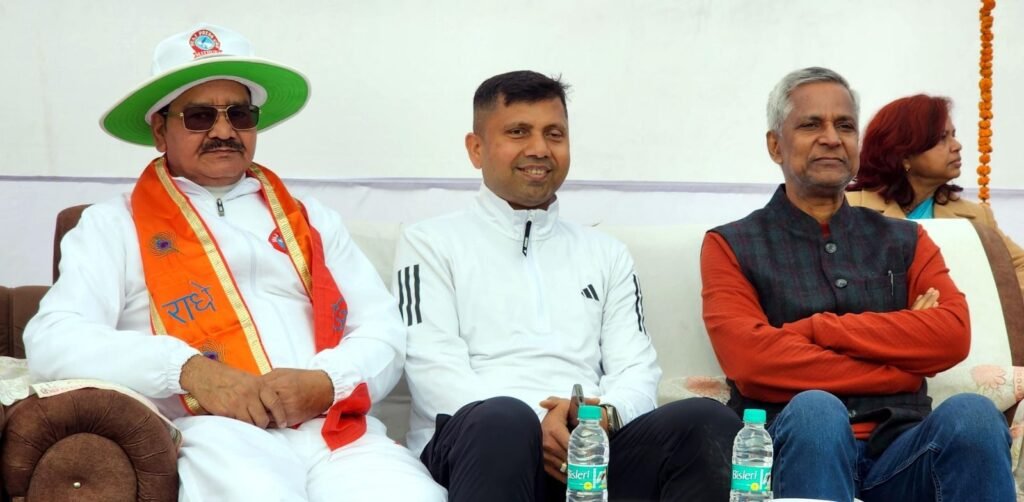 पुलिस प्रशासन ने पत्रकारों को हराकर फिर जीती विजेता ट्रॉफी, डीआईजी पांडेय रहे मैन ऑफ द मैच | New India Times