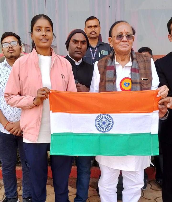 माननीय विधायक डॉ सिंह से पर्वतारोही ने की मुलाकात, दादा भाई ने की उज्ज्वल भविष्य की कामना | New India Times