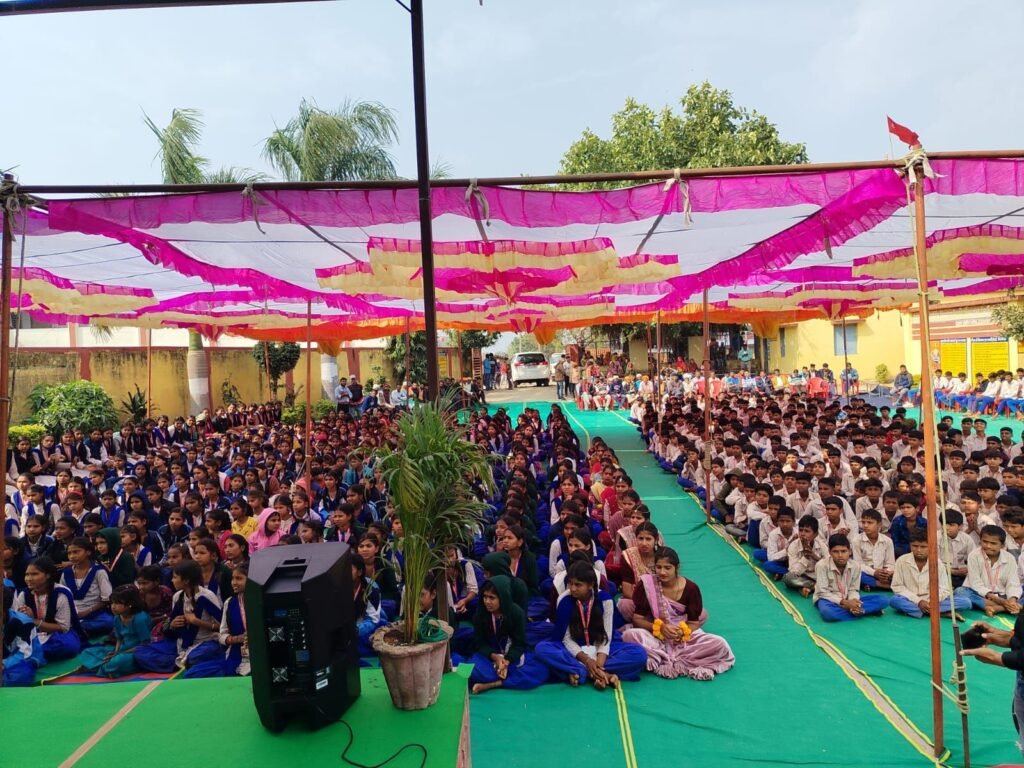 कैबिनेट मंत्री निर्मला भूरिया ने विभिन्न विद्यालयों के छात्र छात्राओं को किया साइकिल वितरण | New India Times