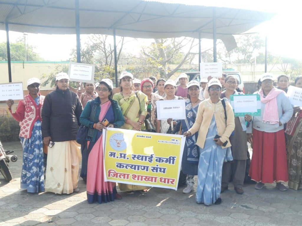 संविदा पर्यवेक्षक एवं नियमित पर्यवेक्षक, आंगनवाड़ी कार्यकर्ता, सहायिकाओं ने अपनी विभिन्न मांगों को लेकर मुख्यमंत्री के नाम तहसीलदार को सौंपा ज्ञापन | New India Times