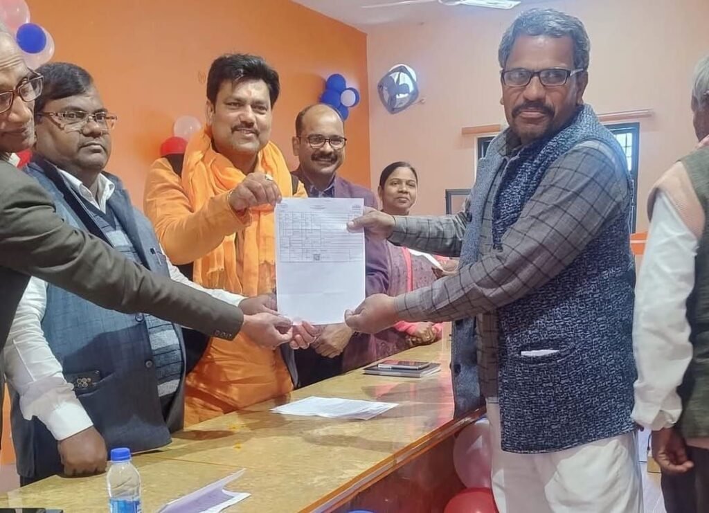 भरोहिया ब्लॉक के सभागार में ब्लॉक प्रमुख प्रतिनिधि संजय सिंह ने स्वामित्व कार्ड का किया वितरण 2 भरोहिया ब्लॉक के सभागार में ब्लॉक प्रमुख प्रतिनिधि संजय सिंह ने स्वामित्व कार्ड का किया वितरण | New India Times