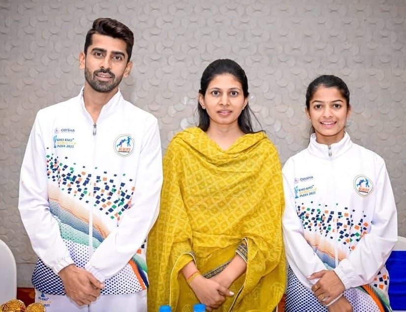 निजी से मेडिकल कॉलेज भेजे गए पुष्पक के पीड़ितों का खडसे ने लिया हालचाल, चायवाला स्टेशन मास्टर गार्ड के कारण 13 की मौत | New India Times