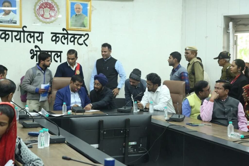 जनसुनवाई में कलेक्टर ने सुनी आवेदकों की समस्याएं | New India Times