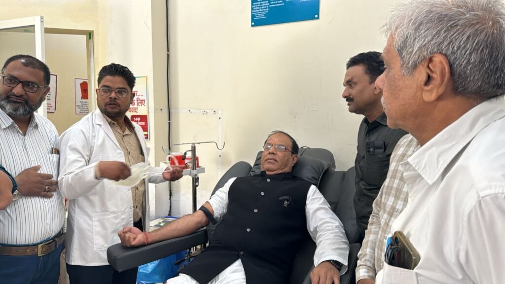 ऑल इंडिया केमिस्ट एसोसिएशन के आव्हान पर ज़िला ईकाई ने किया रक्तदान शिविर का आयोजन | New India Times