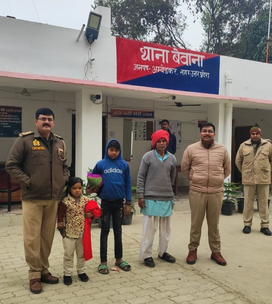 गर्म कपड़े पाते ही जरूरतमंदों के खुशी से खिल उठे चेहरे, इंस्पेक्टर ने कहा फोटो खिंचवाना मेरा उद्देश्य नहीं | New India Times