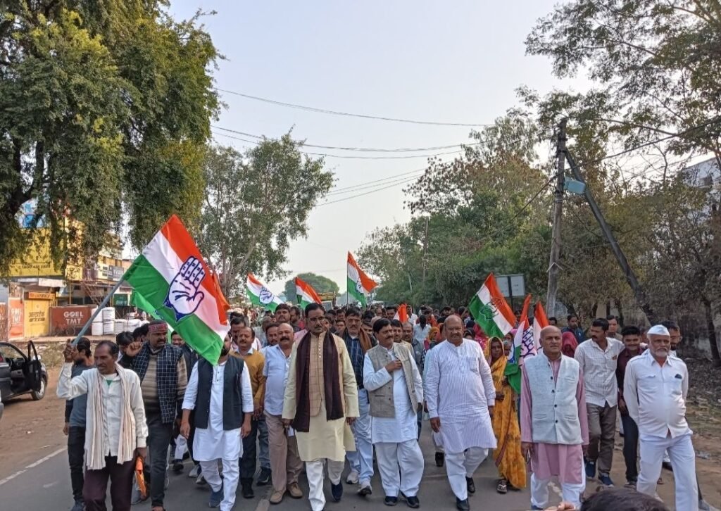 महाराजपुर को नगर पंचायत बनाने, ग्राम पनारी में दलितों आदिवासियों पर हो रहे अत्याचारों सहित क्षेत्र के विभिन्न मुद्दों को लेकर पूर्व मंत्री हर्ष यादव के नेतृत्व में राज्यपाल के नाम तहसीलदार को सौंपा गया ज्ञापन | New India Times