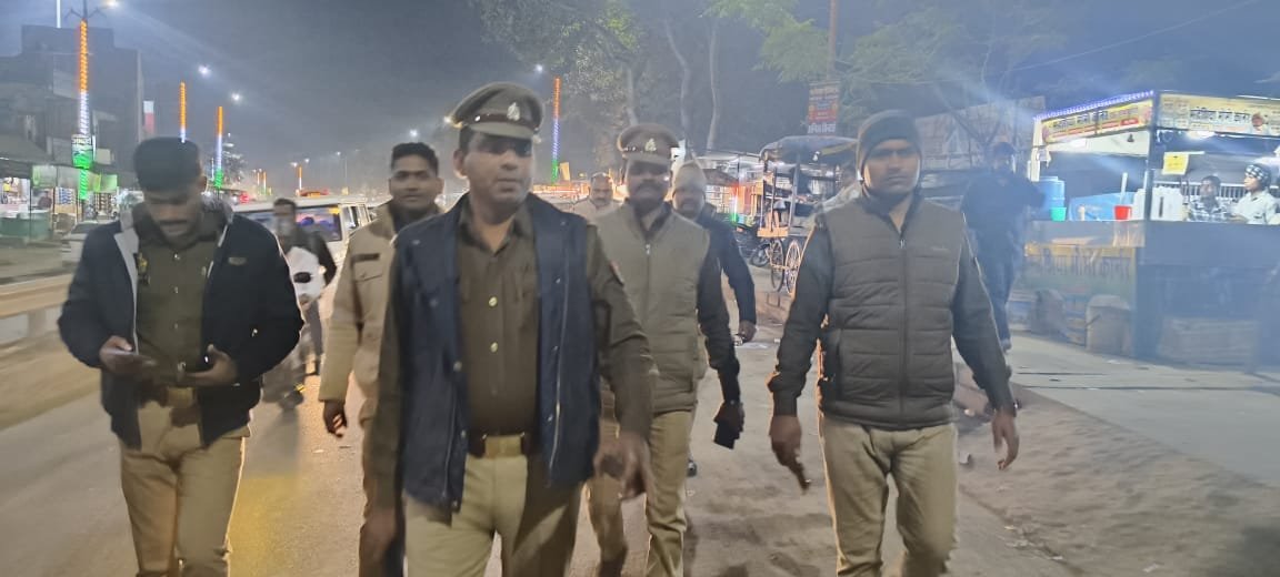 पीपीगंज पुलिस ने शांति व्यवस्था बनाए रखने हेतु नगर में पैदल गश्त कर लिया सुरक्षा का जायज़ा | New India Times