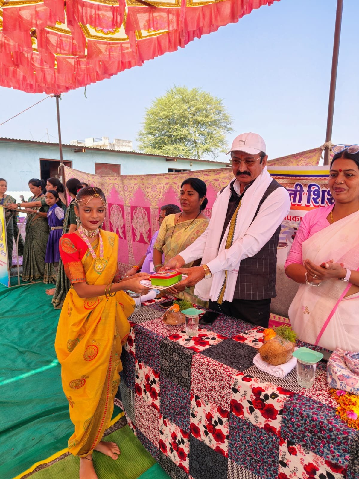 मेघनगर सरस्वती शिशु मंदिर में पुरस्कार वितरण व सहभोज का किया गया आयोजन | New India Times