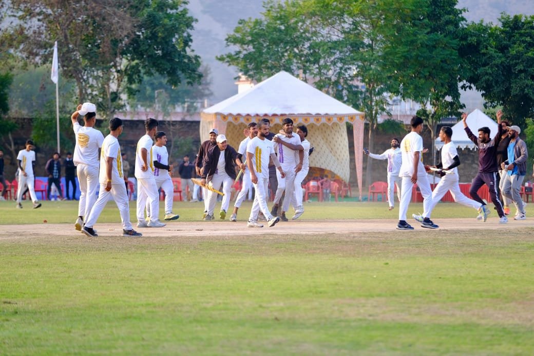 मंत्री जी के शहर में स्टेडियम का अभाव, खुले मैदान में "देवा केसरी" कुश्ती का आयोजन | New India Times