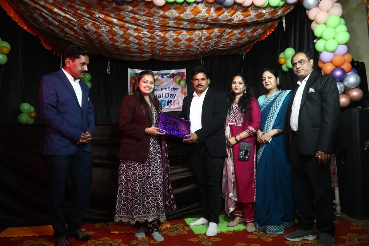 एसडीएम रितिका पाटीदार ने कहा: वार्षिकोत्सव से बच्चों का होता है मानसिक और शारीरिक विकास, इंद्रधनुष के 7 रंगों की तर्ज पर लंदन किड्स प्री-किड्स स्कूल में मनाया गया वार्षिकोत्सव | New India Times