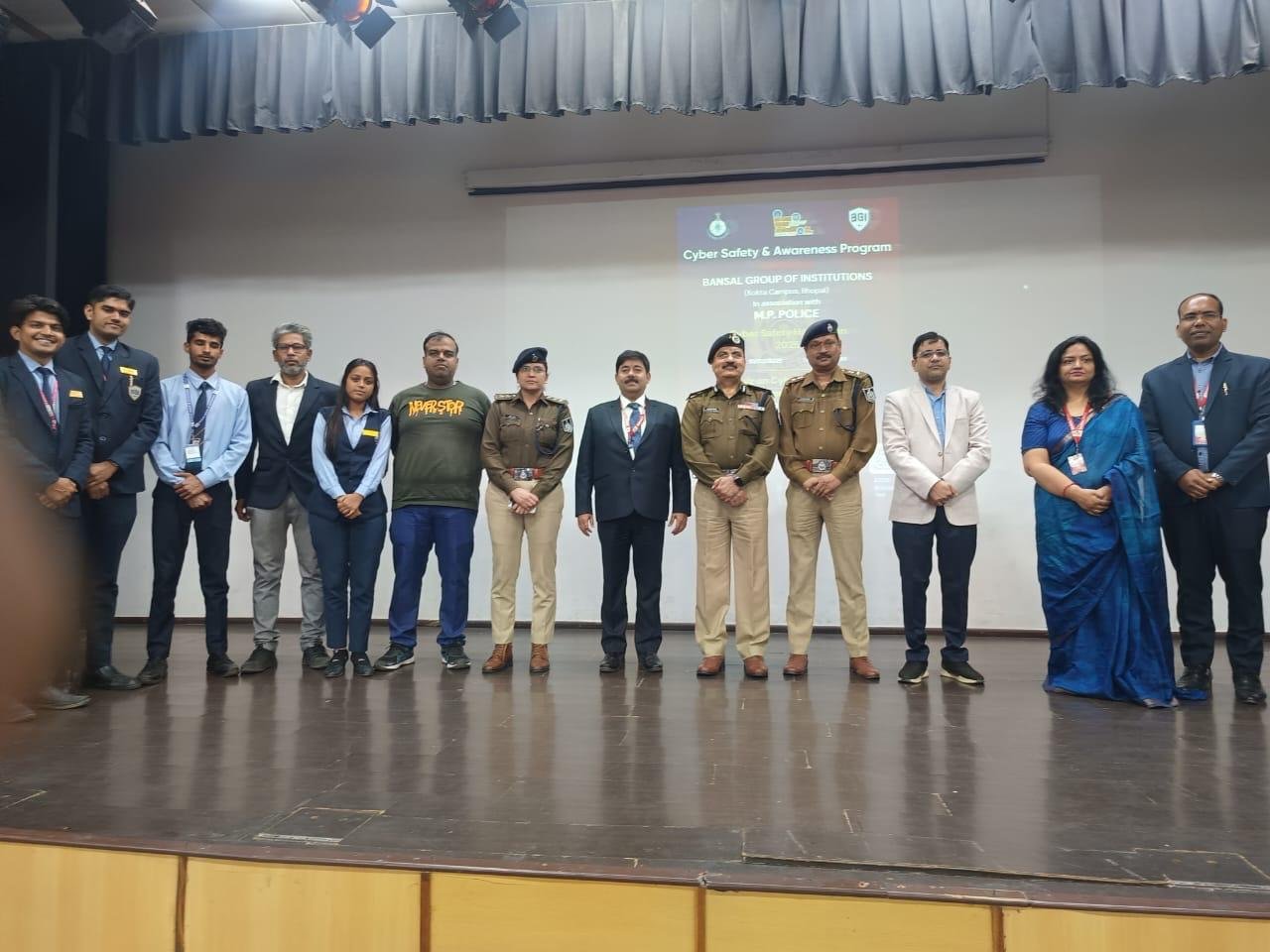 सेल्फ क्लिक अभियान कार्यक्रम में 1200 छात्र छात्राओं ने उत्साह के साथ की भागीदारी | New India Times