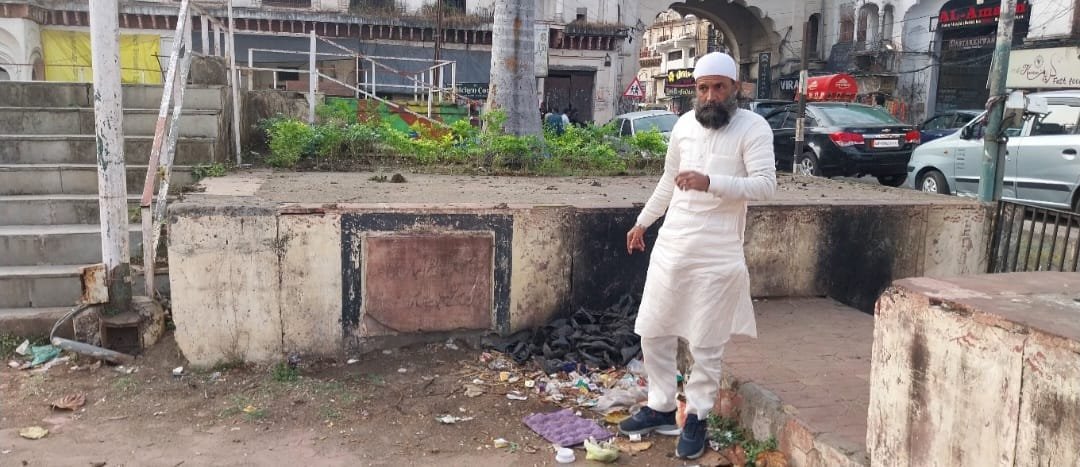 इकबाल मैदान की रौनक बढ़ाने वाले पत्थरों पर उकेरे गए अशआर को किया जा रहा है नज़र अंदाज़ | New India Times