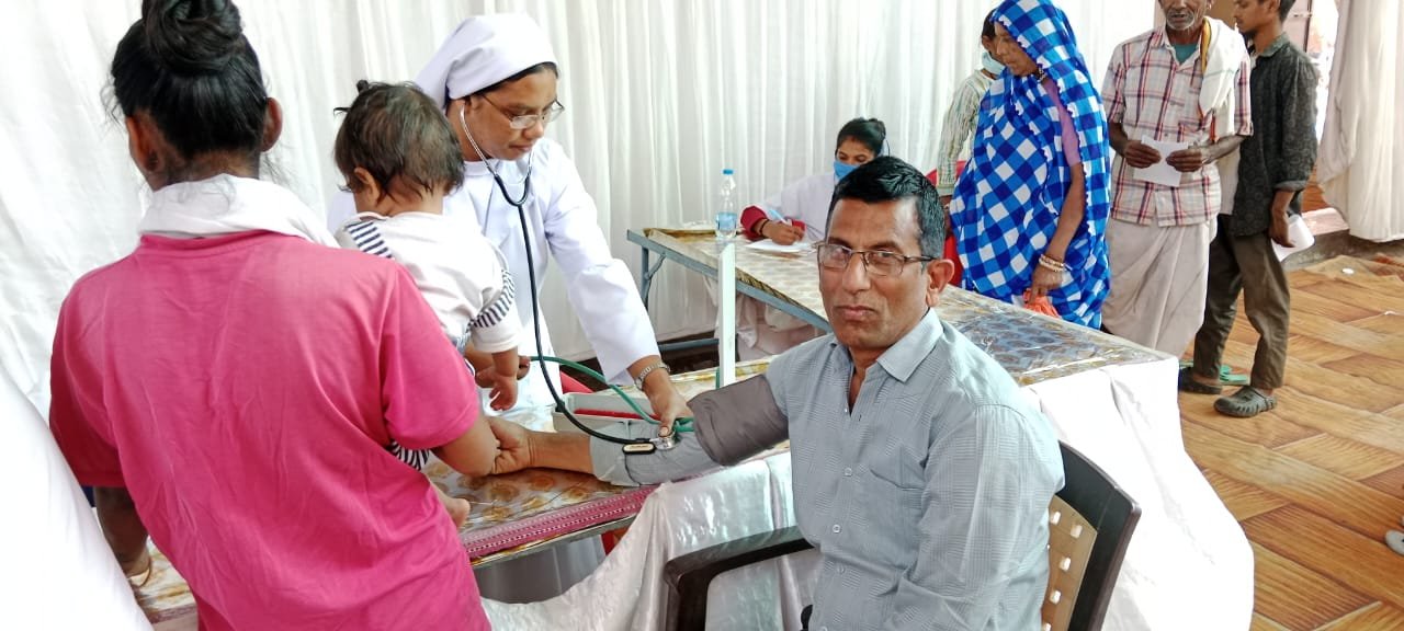 संथारा साधक हसमुखलाल वागरेचा की पुण्यतिथि पर मेघनगर के महावीर भवन में आयोजित निःशुल्क जांच शिविर के पहले दिन 567 मरीजों ने करवाई जांच 1 संथारा साधक हसमुखलाल वागरेचा की पुण्यतिथि पर मेघनगर के महावीर भवन में आयोजित निःशुल्क जांच शिविर के पहले दिन 567 मरीजों ने करवाई जांच | New India Times