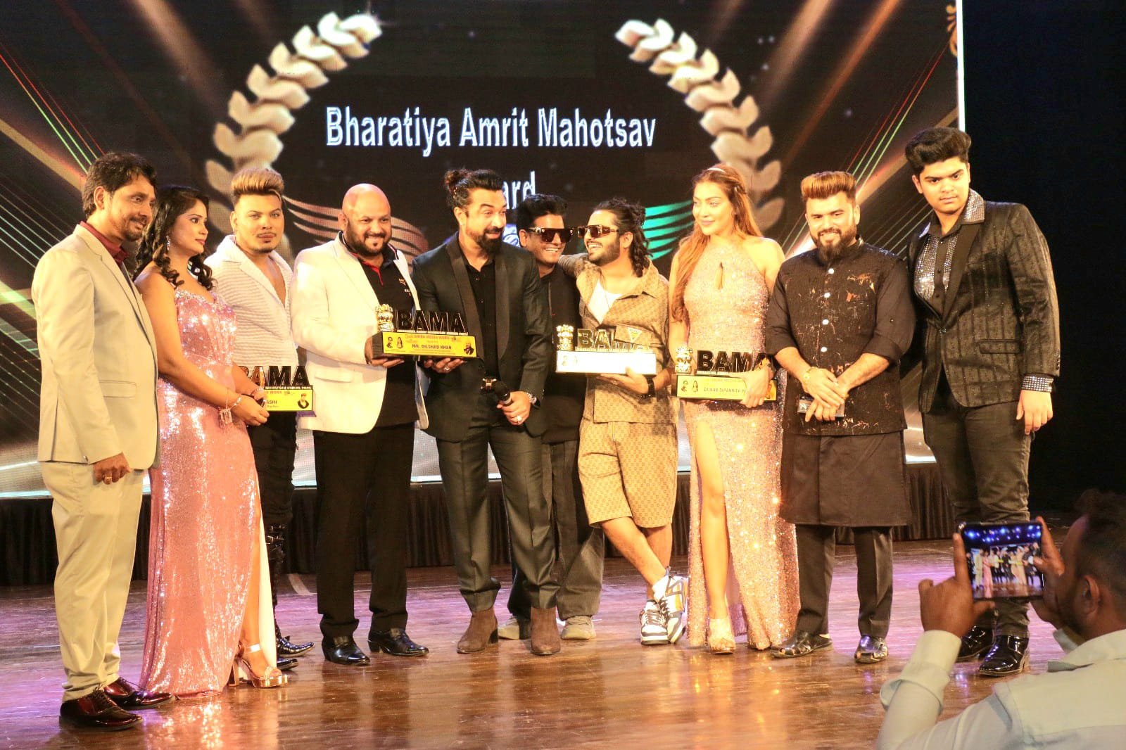 शीबा मीडिया वर्कशॉप द्वारा आयोजित इस कार्यक्रम के आयोजक गणेश साहू और शीबा शेख के नेतृत्व में दै. मुंबई हलचल के संपादक दिलशाद एस. खान सहित कई जानी-मानी हस्तियों को किया गया सम्मानित | New India Times