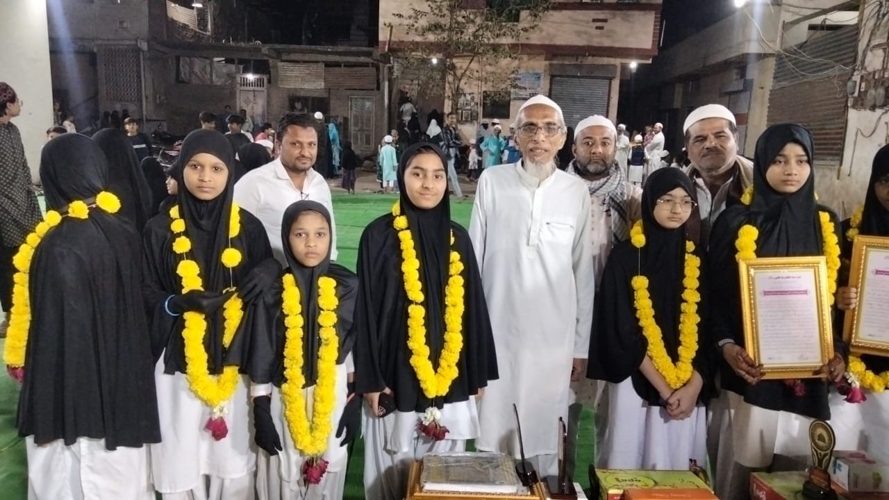 ताजबाग कॉलोनी स्थित मदरसा हज़रत अली में 21 बेटे बेटीयों ने नाज़िरा कुरआन किया मुकम्मल | New India Times