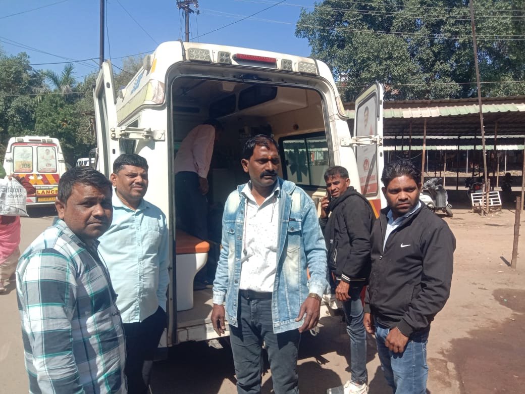 सड़क हादसे में 4 लोगों की मौत, कई घायल | New India Times