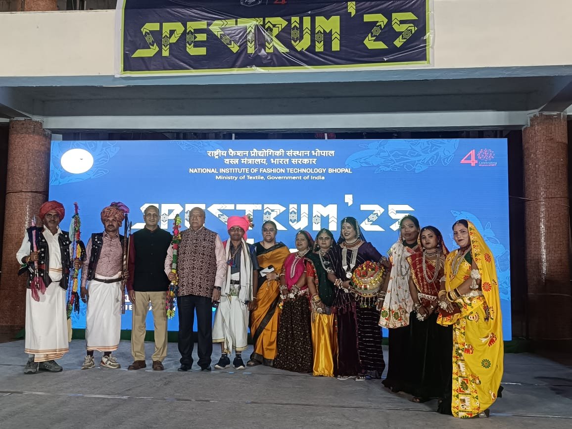 राष्ट्रीय फैशन प्रौद्योगिकी संस्थान भोपाल द्वारा आयोजित फैशन शो "स्पेक्ट्रम में झाबुआ जिले के 16 सदस्यीय कर्मचारियों द्वारा की गयी भागीदारी | New India Times