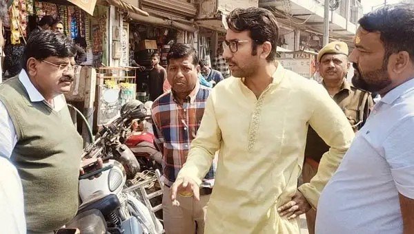 नगर आयुक्त शशांक चौधरी ने मथुरा वृंदावन के शिवालयों के आसपास संभाली व्यवस्था | New India Times