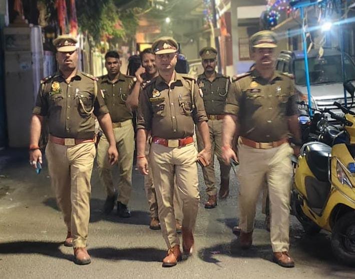 अगामी त्योहार को लेकर थाना प्रभारी राजघाट सदानंद सिन्हा ने सड़क पर अवैध अतिक्रमण करने वालों को दी सख्त चेतावनी 1 अगामी त्योहार को लेकर थाना प्रभारी राजघाट सदानंद सिन्हा ने सड़क पर अवैध अतिक्रमण करने वालों को दी सख्त चेतावनी | New India Times