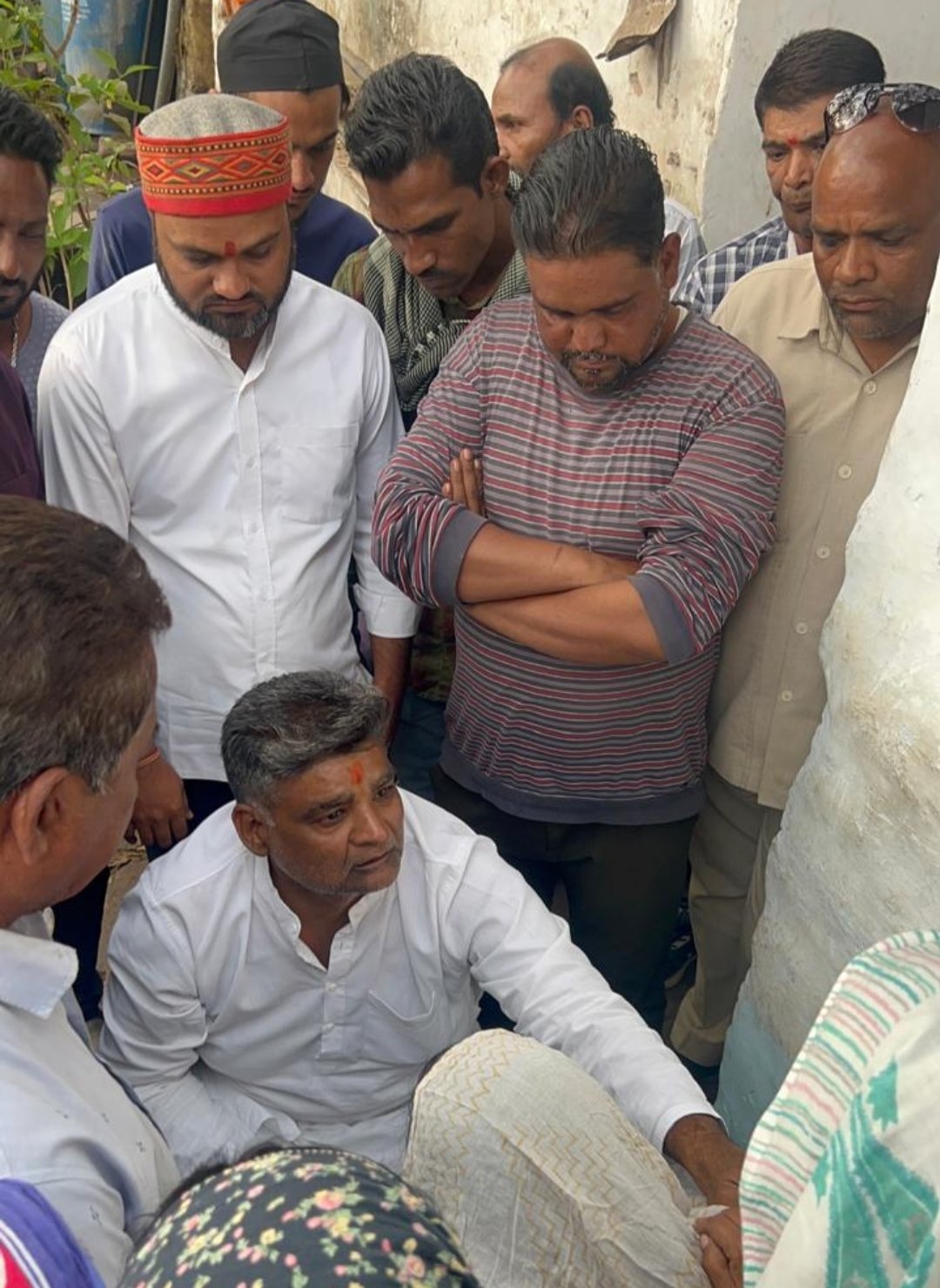 भोपाल के सुभाष नगर मोतीनगर में मकान टूटने की दहशत में एक मजदूर नसीर कुरैशी ने की आत्महत्या | New India Times