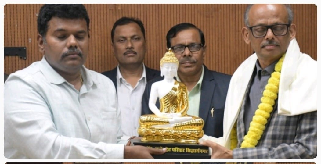 अपर जिलाधिकारी उमाशंकर एवं नाजिर सदर कलेक्ट्रेट रमाकान्त पाठक हुए सेवानिवृत्त, विदाई समारोह का हुआ आयोजन | New India Times