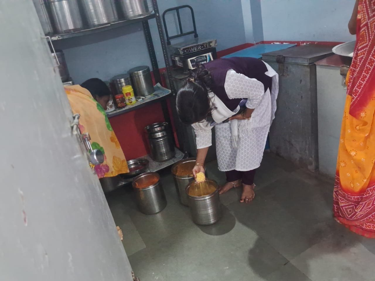 शासकीय वन कन्या आश्रम का बीआरसी ने किया आकस्मिक निरीक्षण, आश्रम अधीक्षिका के कार्यों को देखकर बीआरसी ने की सराहना | New India Times