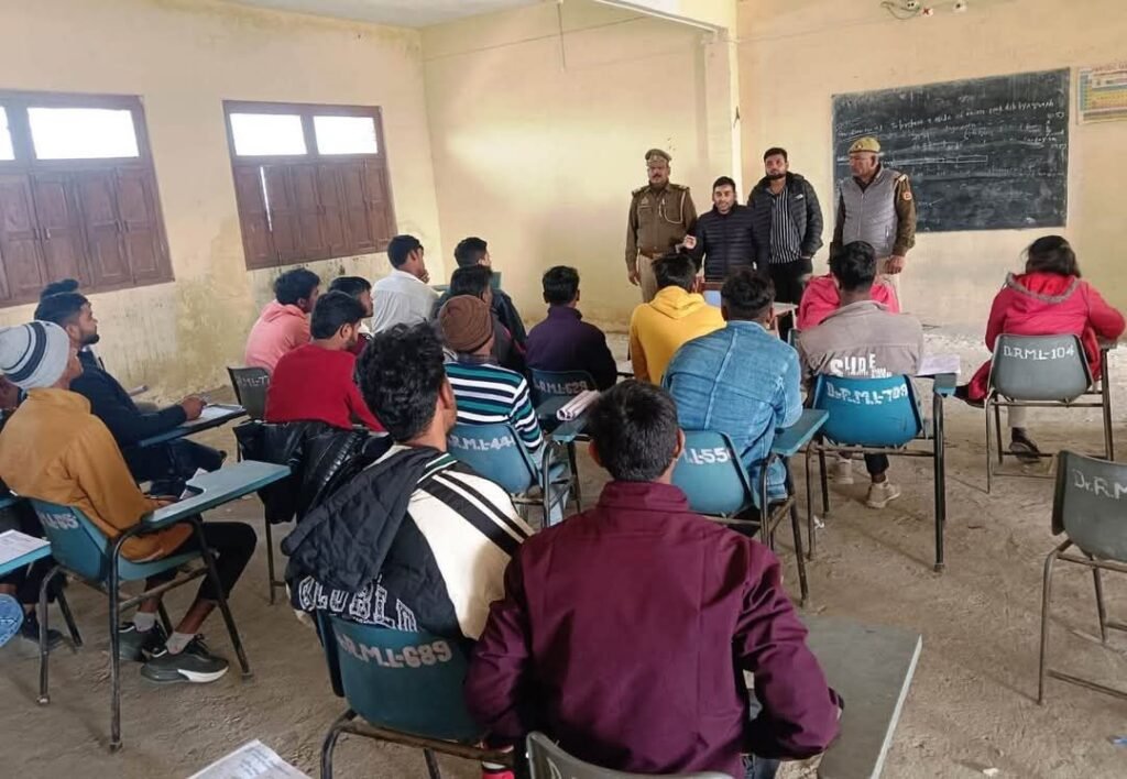 थाना इटवा पुलिस द्वारा डॉ राम मनोहर लोहिया पी जी कॉलेज इटवा में “डिजिटल वॉरियर्स कार्यशाला” का आयोजन कर अध्यापकगण एवं छात्र/छात्राओं को डिजिटल वॉरियर्स बनने के लिए प्रशिक्षित/प्रेरित कर साइबर क्राइम के बारे में किया गया जागरुक 2 थाना इटवा पुलिस द्वारा डॉ राम मनोहर लोहिया पी जी कॉलेज इटवा में “डिजिटल वॉरियर्स कार्यशाला” का आयोजन कर अध्यापकगण एवं छात्र/छात्राओं को डिजिटल वॉरियर्स बनने के लिए प्रशिक्षित/प्रेरित कर साइबर क्राइम के बारे में किया गया जागरुक | New India Times