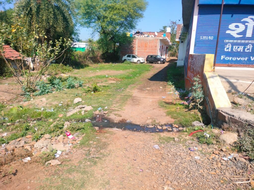 दलित वर्ग के पार्षद के वार्ड से नगरपालिका के अधिकारी कर रहे हैं जातिगत भेदभाव, रोक रहे हैं विकास कार्य | New India Times