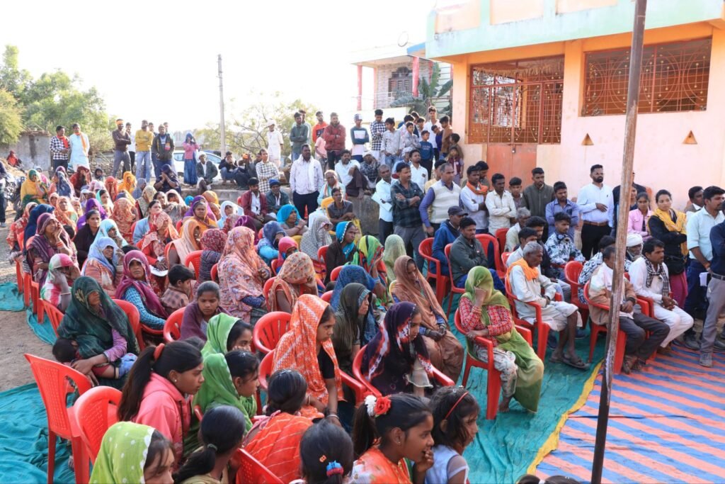 ग्राम पंचायत मुल्थानिया में कलेक्टर ने चौपाल में ग्रामीणों से की चर्चा | New India Times