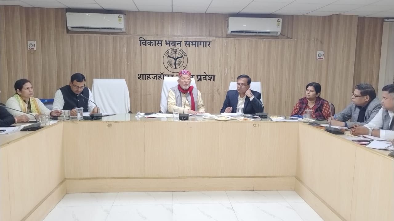 मोहल्लों में तारों के गुच्छे लटक रहे हैं जो कि दुर्घटना के कारक बन सकते हैं: वित्त मंत्री | New India Times